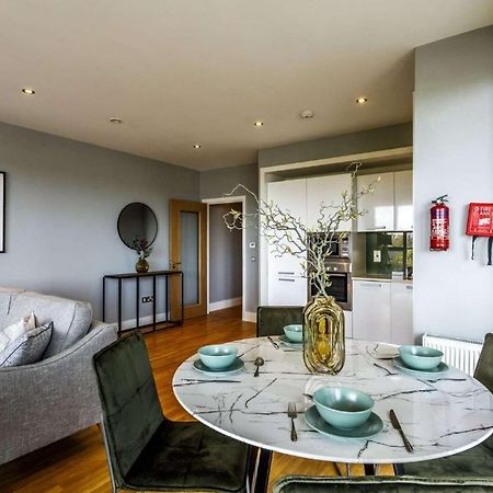 Private Room Available In Spacious High Rise Apartment With Park & City View Дублин Экстерьер фото