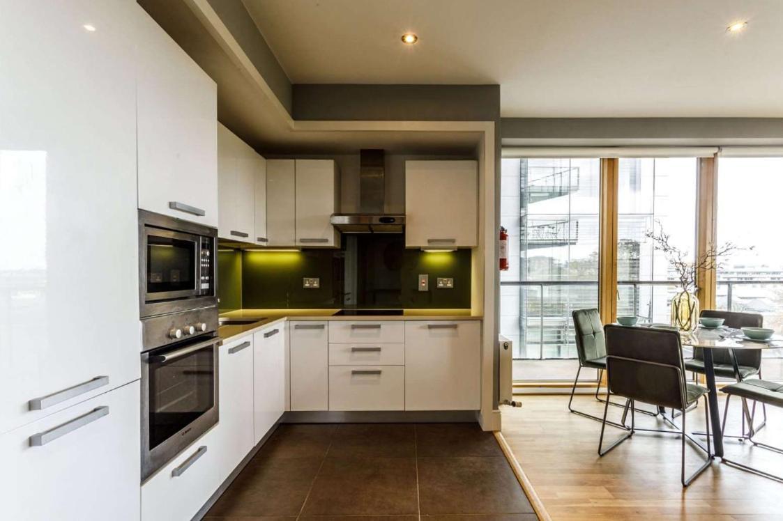 Private Room Available In Spacious High Rise Apartment With Park & City View Дублин Экстерьер фото